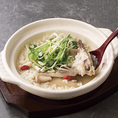 濃厚鶏白湯スープで味わうサムゲタン風雑炊