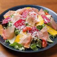 季節の旬の食材をつかった前菜やお野菜をご賞味ください