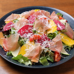 季節の旬の食材をつかった前菜やお野菜をご賞味ください