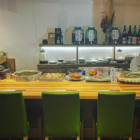 カウンター席で、さくっと美味しいお食事をどうぞ◎