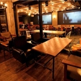 店内にはテーブル個室も完備しており、1室20名様から100名様でご利用いただけます。周囲の目を気にすることなく料理や会話がお楽しみいただけ、大勢でのご利用に最適な飲み放題付きコースのご用意もございます。