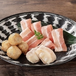 トッピングは種類豊富にご用意！オススメの肉盛り合わせは869円(税込)！