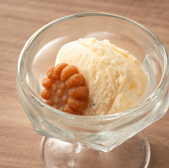 バニラアイス 薬菓添え