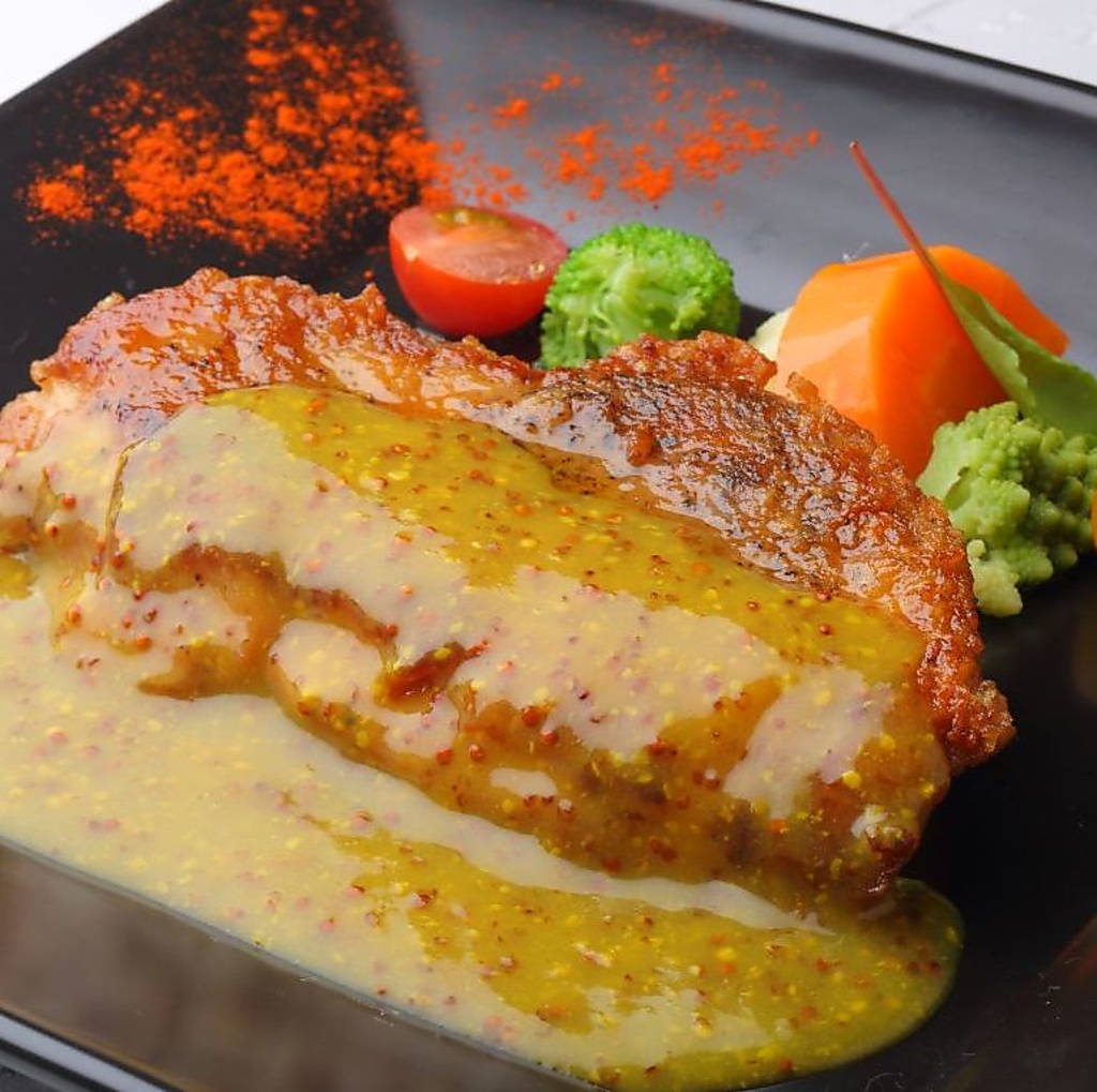 地元特産のつくば鶏を使ったグリルはハニーマスタードソースとの相性が絶品の味わい