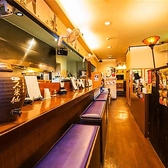 当店にはカウンター席もご用意しており、おひとり様のご来店も大歓迎です。ゆったりとした雰囲気の中で、静かに時間を過ごしながら、美味しい料理やお酒をお楽しみいただけます。お気軽にお立ち寄りください。心地良い空間で、特別なひとときをお過ごしいただけることをお約束します。