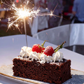 料理メニュー写真 【花火付きケーキ】店内消灯するサービス付きで、夜空にきらめくサプライズケーキ