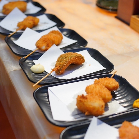 炭火で焼き上げる本格串焼きに当店の厳選銘酒も楽しめる！逸品メニューも充実の居酒屋