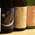 厳選おすすめの日本酒を多数ラインナップ。1本限りの限定酒もございます。九州の地酒の飲み比べができるコースもございます。