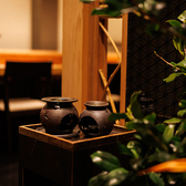 当店では、無料Wi-Fiを完備しております。快適な環境で、食事を楽しみながらもオンラインでのつながりを大切にできる空間となっております。