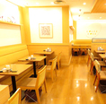 明るく清潔感のある店内で楽しい時間をお過ごしください！