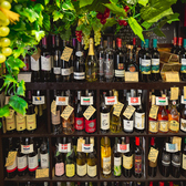 ソムリエでも飲んだことがない、レアなワイン、世界48ヵ国150種類約600本のワイン&レアワインがお楽しみいただけるバルです。