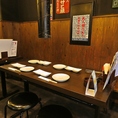 【テーブル席】4名様までお座りいただけるテーブル席がご用意しております。広々とした空間でゆったりとおくつろぎいただけます。