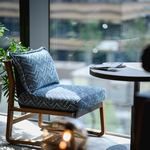 落ち着いた上質な空間でゆっくりお寛ぎいただけます。音と食のエンターテインメントをお楽しみ下さい