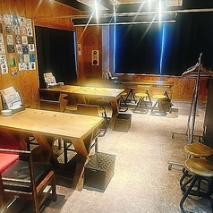 アットホームな店内にあわせ、貸切宴会を承っております。一体感のある空間構成のため、幹事様も全体を見渡しやすく進行もスムーズ。ご予算やコース内容、人数などお気軽にお問い合わせください。