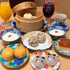 中華ならではの多彩な甜品を、少しずつ味わえるのが魅力。【アフタヌーンティーセット】
