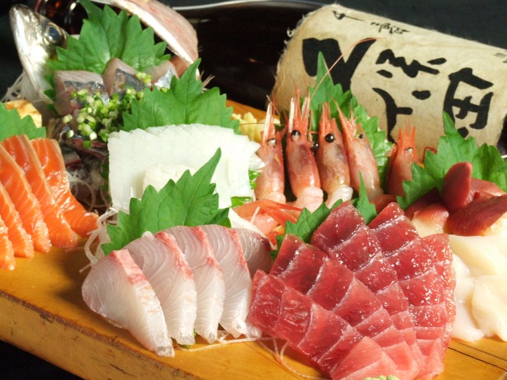 テーブルに並べば華やかになる、この刺身盛り！