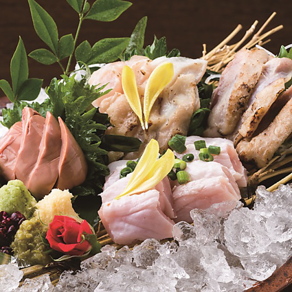 『商標登録』幻の300日コーチンの鶏刺は此処でしか愉しめない、究極の地鶏の一品です。