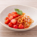 料理メニュー写真 アイコトマトとバジルのトマトソーススパゲッティ