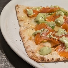 アボカドとサーモンのピザ &nbsp;Sサイズ/ Lサイズ