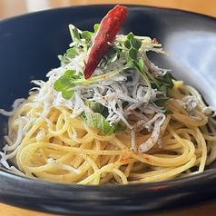 山盛りしらすと大葉のペペロンチーノ