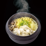 優しく温かなソグムラミョンでほっこり一息。韓国語で塩ラーメンという意味です！塩味が体に染みる♪