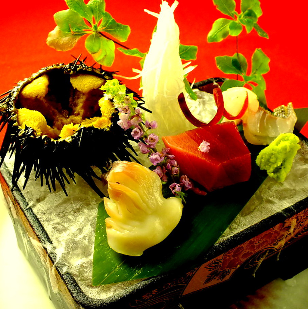 旬の新鮮な海の幸を使用したお造りは日本酒や本格焼酎の肴に。