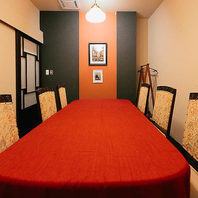 英国アンティーク家具が彩る優雅な空間