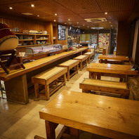 にぎやかな宴会や大人数での会食に最適な団体席