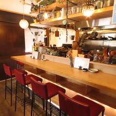 お一人様でのしっぽり飲みやサク飯・サク飲みもしやすいカウンター席！当店では全8席ご用意しております。