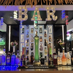 多彩な逸品料理とお酒で乾杯♪