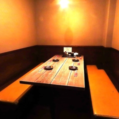 【ごゆったりソファー席】4名様からご利用可能なソファー席をご用意しております。女子会やデート、ご家族とのお食事、接待など特別な日のご宴会に最適です◎人気の完全個室のソファー席は最大6人数様でのご案内となっておりますので、ご予約はお早めに!お問い合わせはお気軽に!