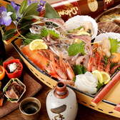 産地直送の天然魚のみを盛り込んだ鮮魚舟盛りが付いた料理コースは2800円（7品）コスパ重視なら当店にキマリ☆