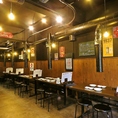 【テーブル席】4名様～6名様までお座りいただけるテーブル席がご用意しております。広々とした空間でゆったりとおくつろぎいただけます。
