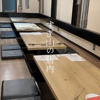 ゆったりできる掘りごたつ個室席と快適な1階テーブル席