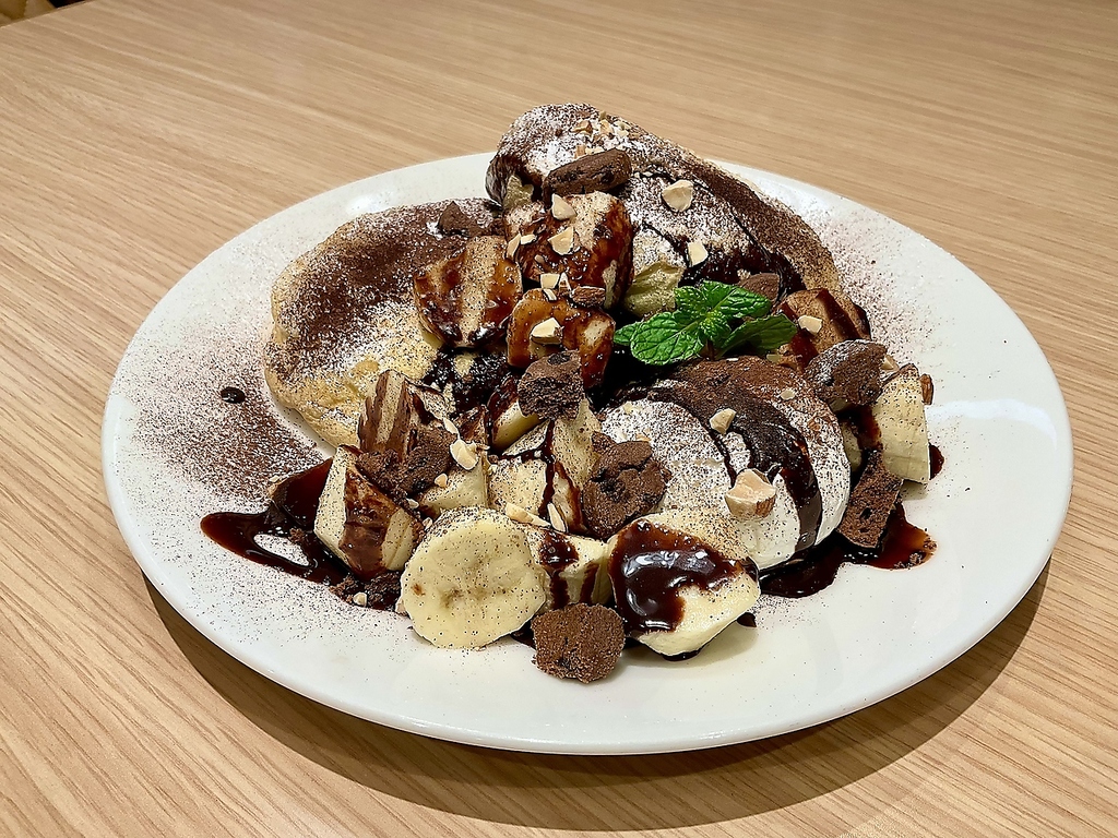 見た目も華やかで写真映え抜群なパンケーキをご用意♪食後のデザートや女子会のティータイムに最適。