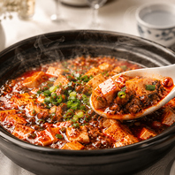 【名物本格麻婆豆腐】スパイスの痺れる辛さと深いコク！