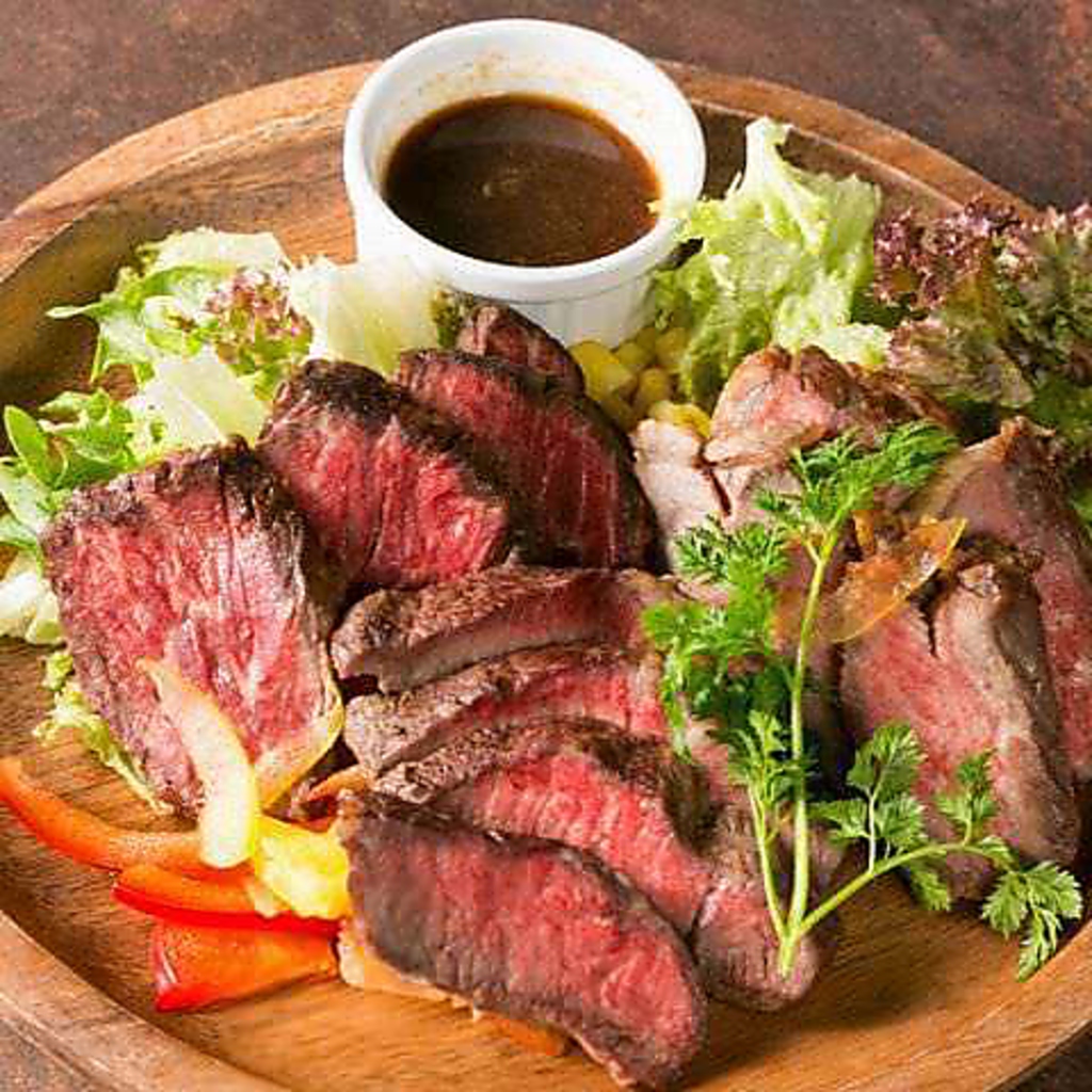 話題の肉バルが登場！お肉のボリュームが自慢！食べ応えは最高です。