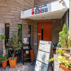 デート利用も歓迎♪カウンター席でゆったりと美味しい串焼きとワインを味わえます。