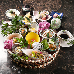 毎朝仕入れる新鮮な魚介を活かした料理の数々