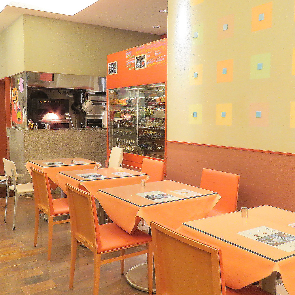 広々開放的な店内!!ランチやディナーなどお客様に素敵な時間をお過ごしいただけるような空間づくり♪