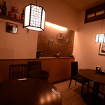 かわいい円卓で落ち着いたひとときを…。