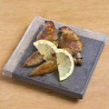 料理メニュー写真&nbsp;手羽先コンフィの炭焼き
