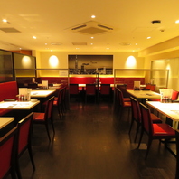 様々な人数でご利用いただけるお席となっております。