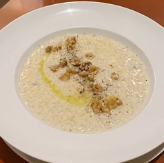 ゴルゴンゾーラチーズのリゾット　クルミがけ