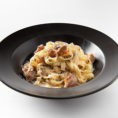 ローストチキンと茸のトリュフクリームパスタ