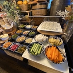 県産野菜を使用した一品料理も充実！少しずつつまんで色んな種類をお楽しみいただけます◎