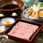 すき鍋の卵は糸島産「つまんでご卵」を使用。濃厚でとろける味わいをお楽しみいただけます。