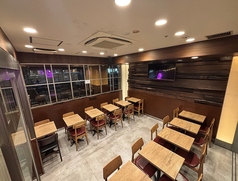 昼はカフェ、夜はしっとりと落ち着いたバーに♪ちょっとしたお待ち合わせにも最適な雰囲気あるお席☆
