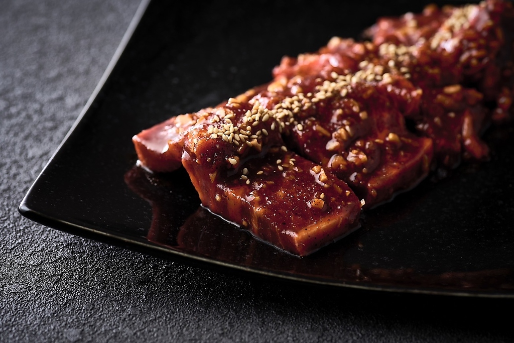 食べ応え抜群！やわらかい骨付きカルビもご賞味下さい。