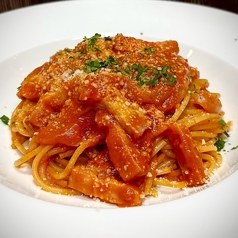ベーコンと玉葱の辛口トマトソース